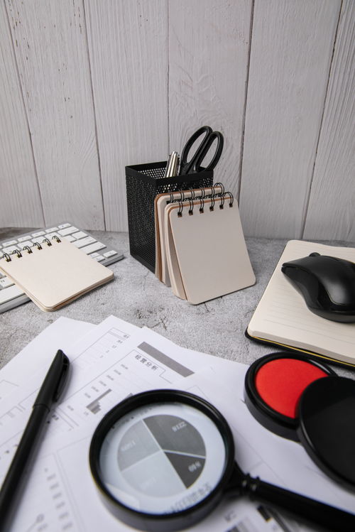 便签本办公用品商务摄影图 提升专业形象的视觉艺术